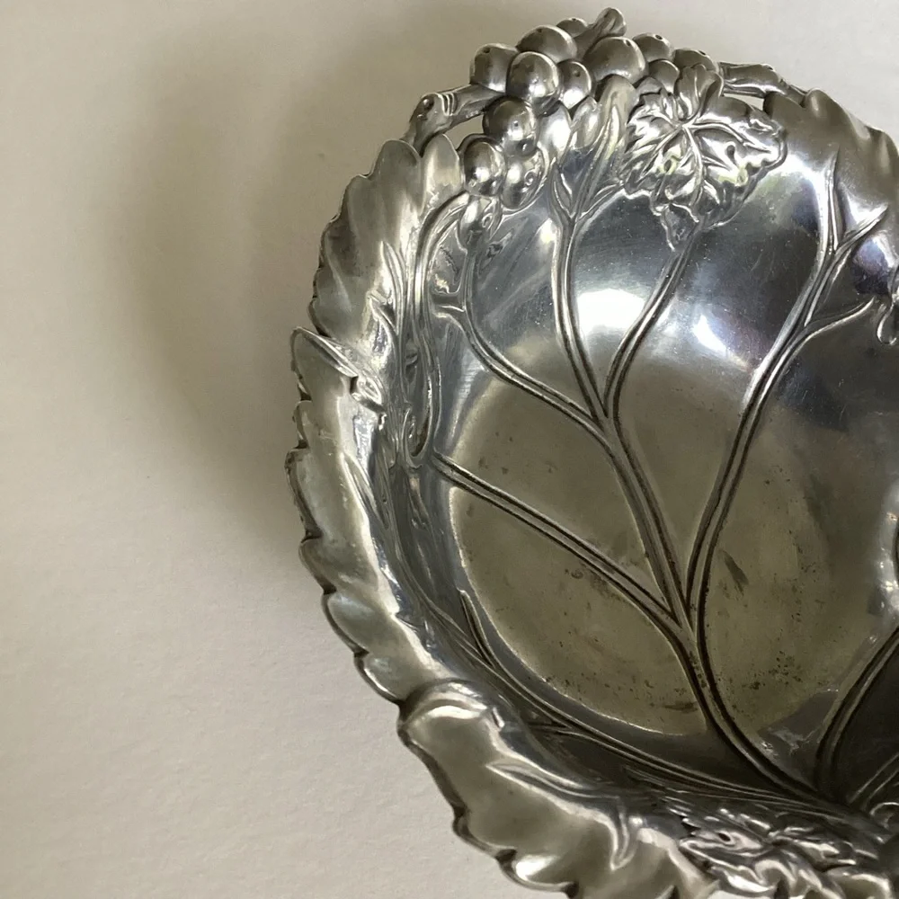 Arthur Court 1999 Grape & Leaf Aluminum Bowl Dish Grapevine Vineyard Serveware